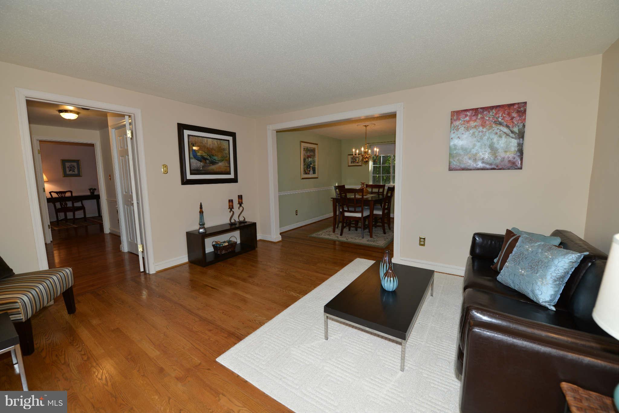 5911 Freds Oak Road Burke, VA 22015 - Photo 3 of 21 Living Room