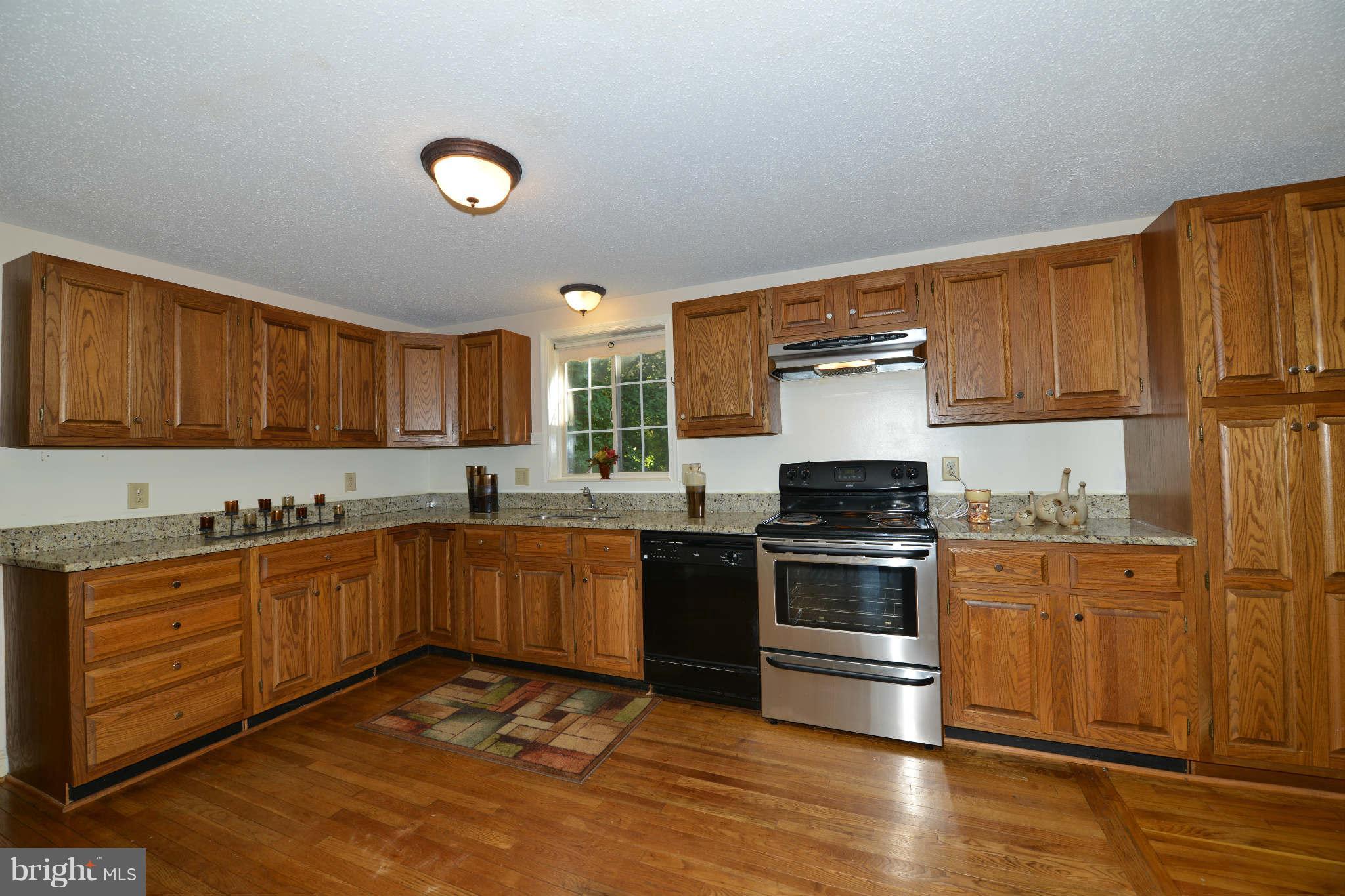 5911 Freds Oak Road Burke, VA 22015 - Photo 5 of 21 Kitchen