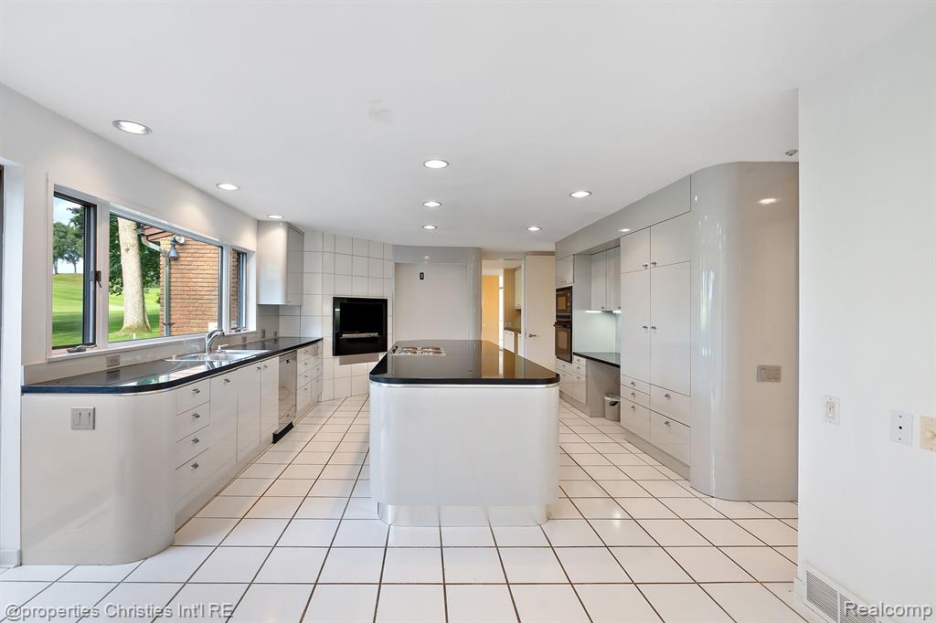 1895 Rathmor Road Bloomfield Hills, MI 48304 - Photo 35 of 58