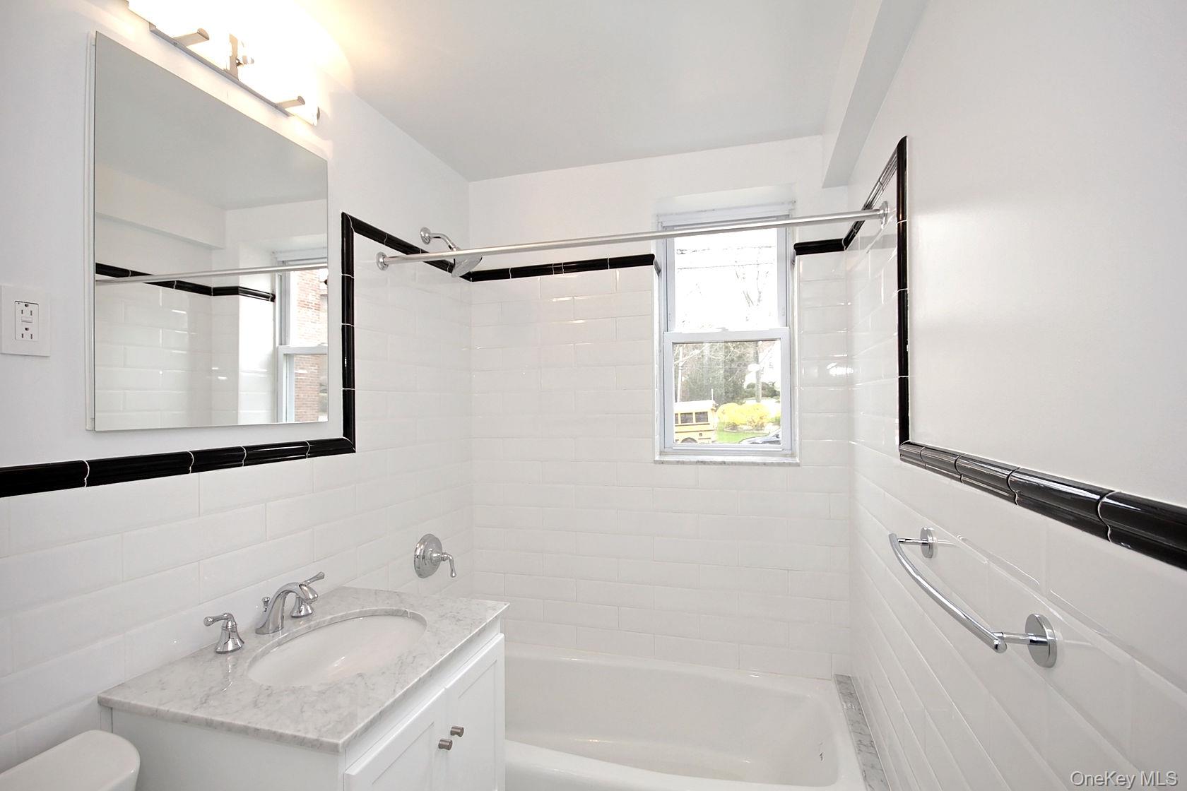 160 South Middle Neck Road, Unit 2H Great Neck, NY 11021 - Photo 12 of 12