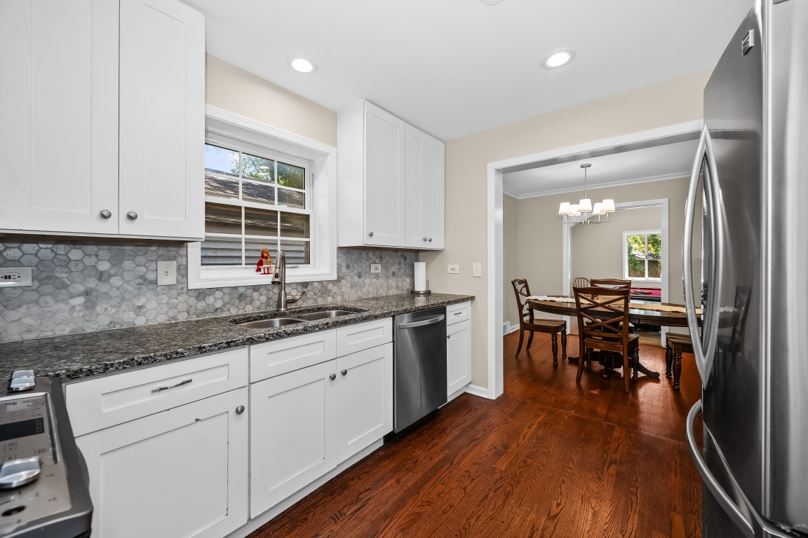 2314 Simpson Street Evanston, IL 60201 - Photo 11 of 37