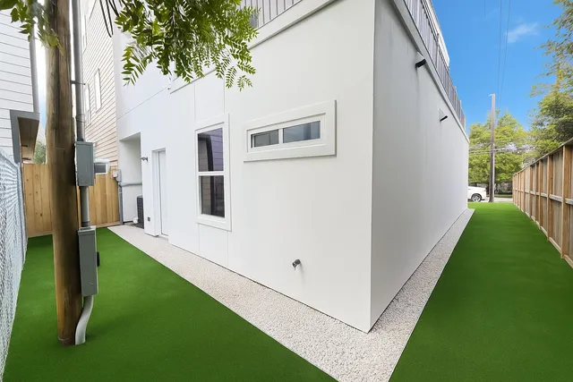 a view of a back yard of the house