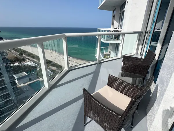 $3,900 | 6515 Collins Avenue, Unit 1801, Miami Beach, FL 33141