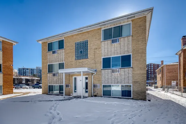 $1,700 | 9606 Golf Terrace, Des Plaines, IL 60016