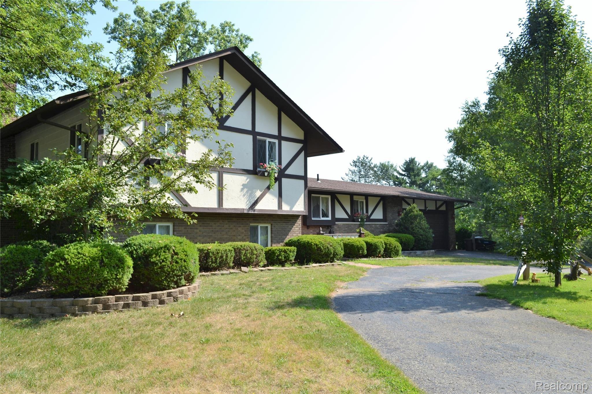 10901 Culver Road Brighton, MI 48114 - Photo 55 of 57 DSC_0436.JPG