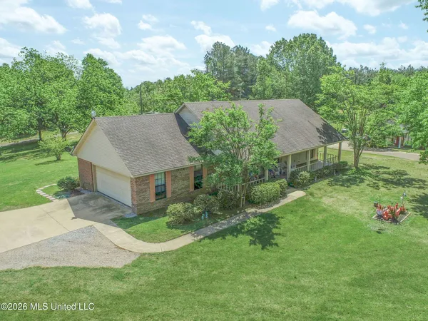 $335,000 | 408 Hunters Parkway, Batesville, MS 38606