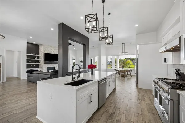 $1,245,000 | 11693 Grandview Drive, Montgomery, TX 77356