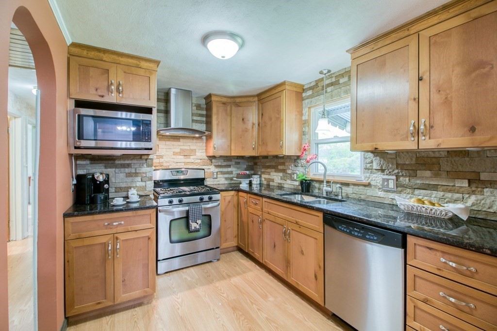 1495 Parker Street Springfield, MA 01129 - Photo 6 of 24 Gallery Image 6