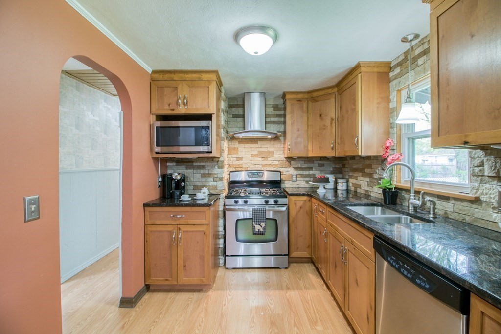 1495 Parker Street Springfield, MA 01129 - Photo 7 of 24 Gallery Image 7