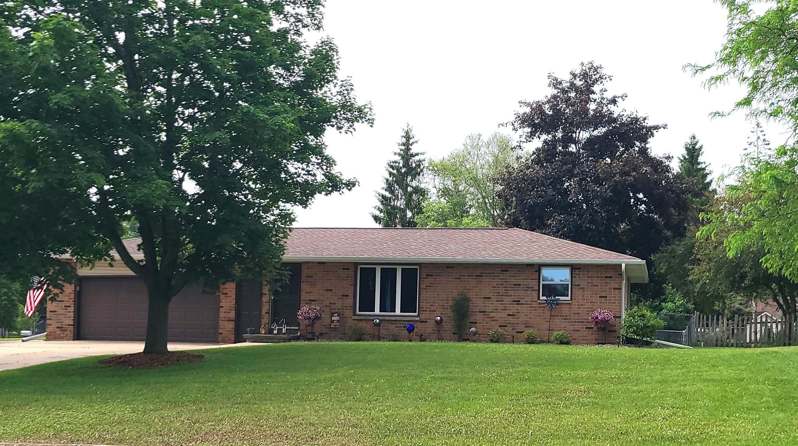 1023 Rockwell Road Green Bay, WI 54313 - Photo 2 of 31