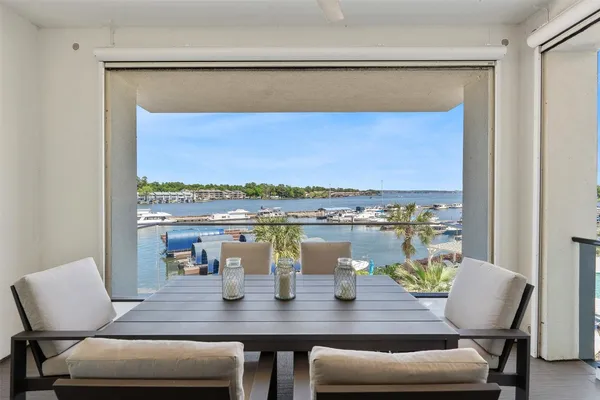 $595,000 | 199 Waterpoint Court, Unit 208, Conroe, TX 77304