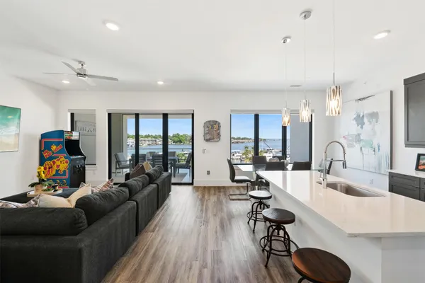 $595,000 | 199 Waterpoint Court, Unit 208, Conroe, TX 77304