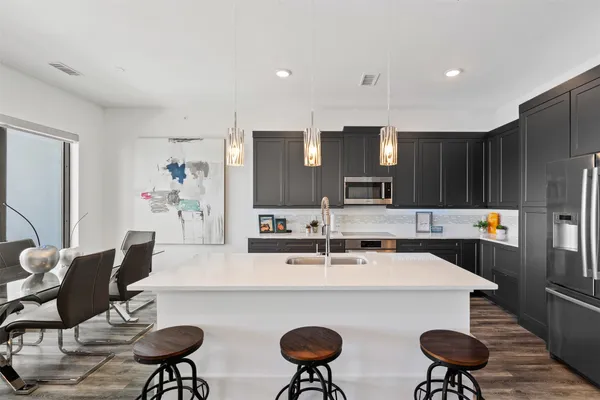$595,000 | 199 Waterpoint Court, Unit 208, Conroe, TX 77304