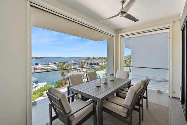 $595,000 | 199 Waterpoint Court, Unit 208, Conroe, TX 77304