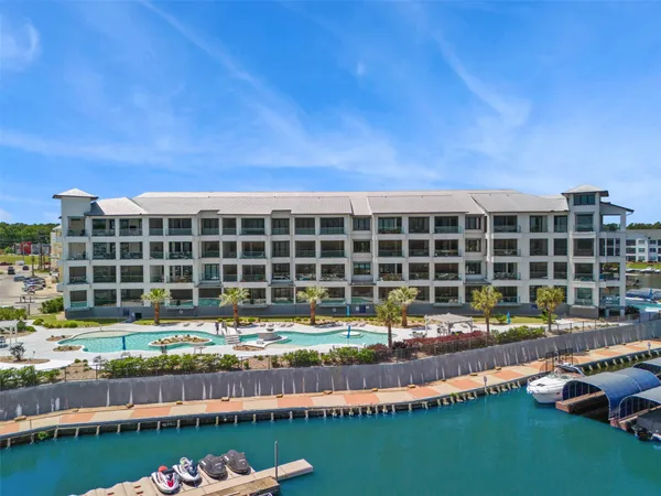 $595,000 | 199 Waterpoint Court, Unit 208, Conroe, TX 77304