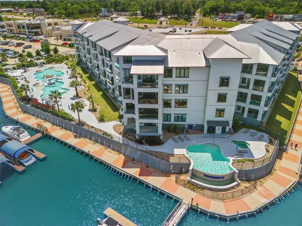 $595,000 | 199 Waterpoint Court, Unit 208, Conroe, TX 77304