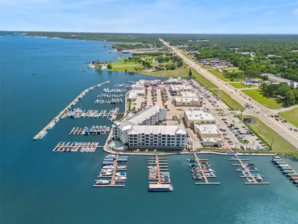 $595,000 | 199 Waterpoint Court, Unit 208, Conroe, TX 77304