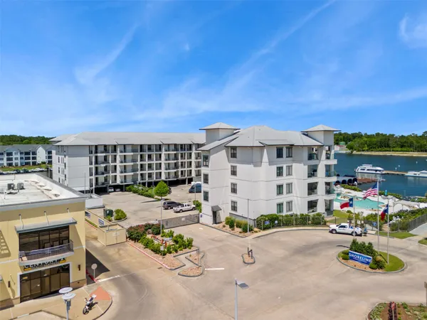 $595,000 | 199 Waterpoint Court, Unit 208, Conroe, TX 77304