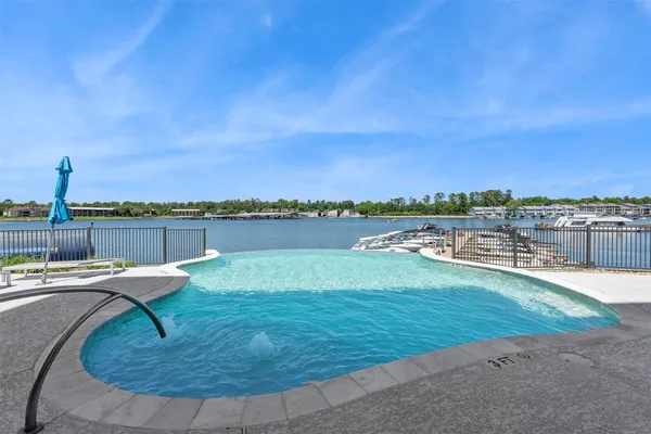 $595,000 | 199 Waterpoint Court, Unit 208, Conroe, TX 77304