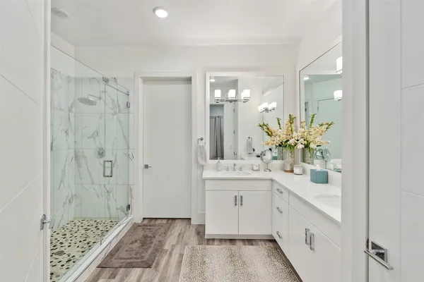 $595,000 | 199 Waterpoint Court, Unit 208, Conroe, TX 77304