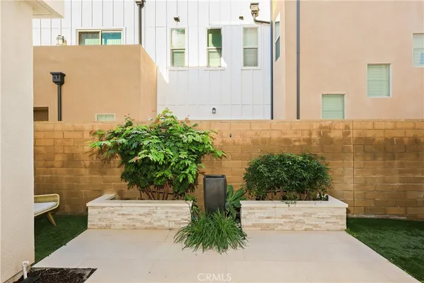 a view of a back yard of the house