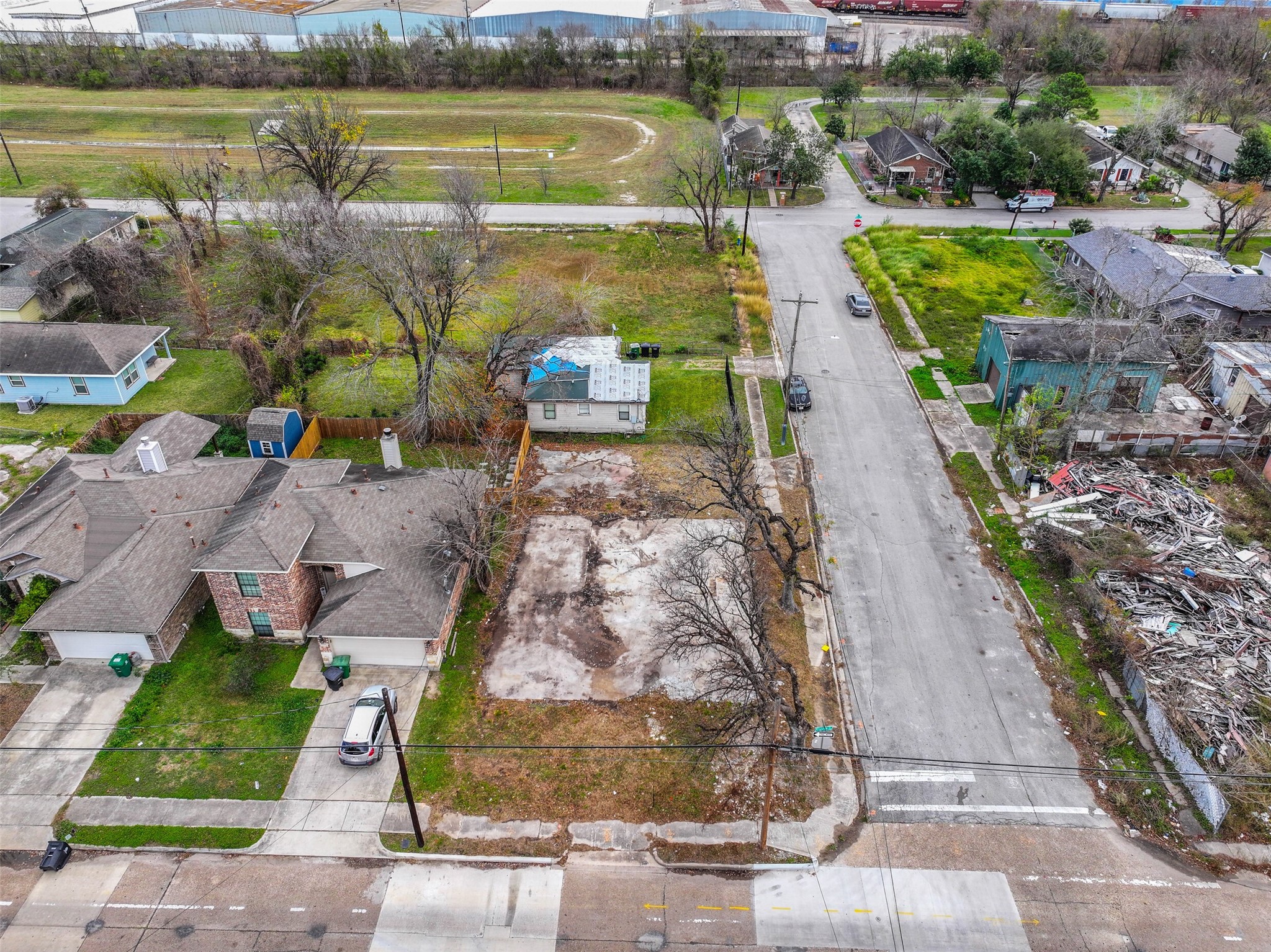 0 Elysian Street Houston, TX 77009 - Photo 4 of 6 a view of a swimming pool with a yard