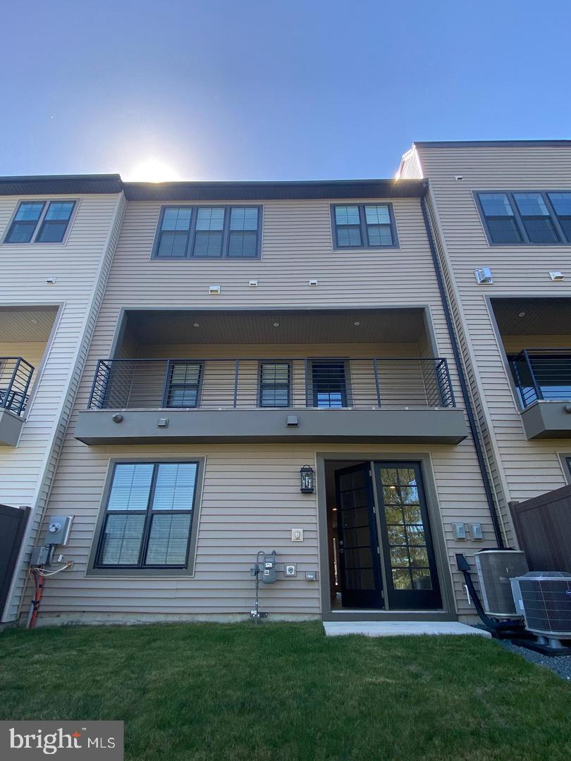 22274 Rivanna Shore Terrace Ashburn, VA 20148 - Photo 29 of 35