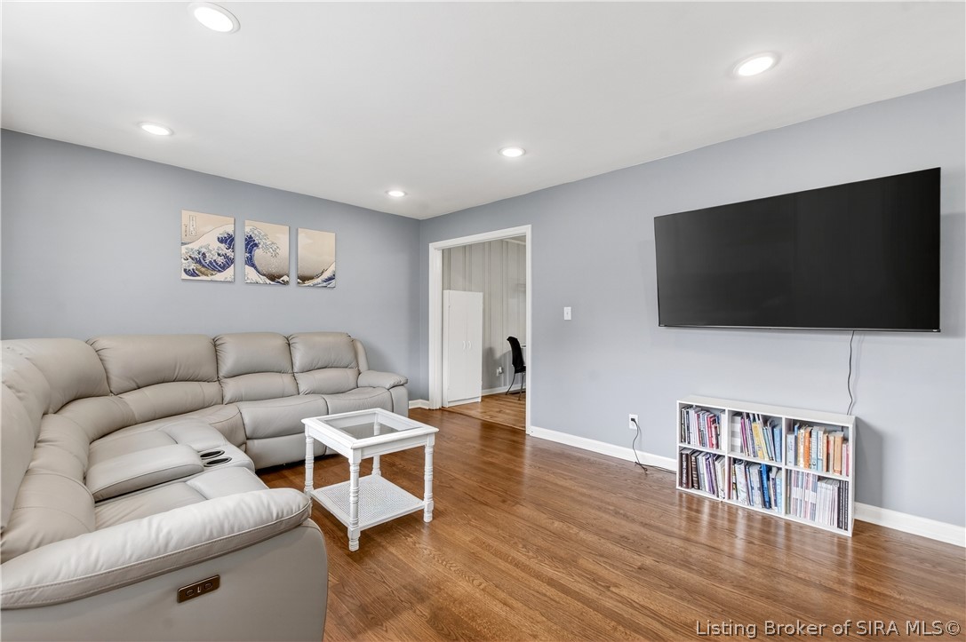 15 Robin Road New Albany, IN 47150 - Photo 11 of 49 Entry to Eat-in kitchen