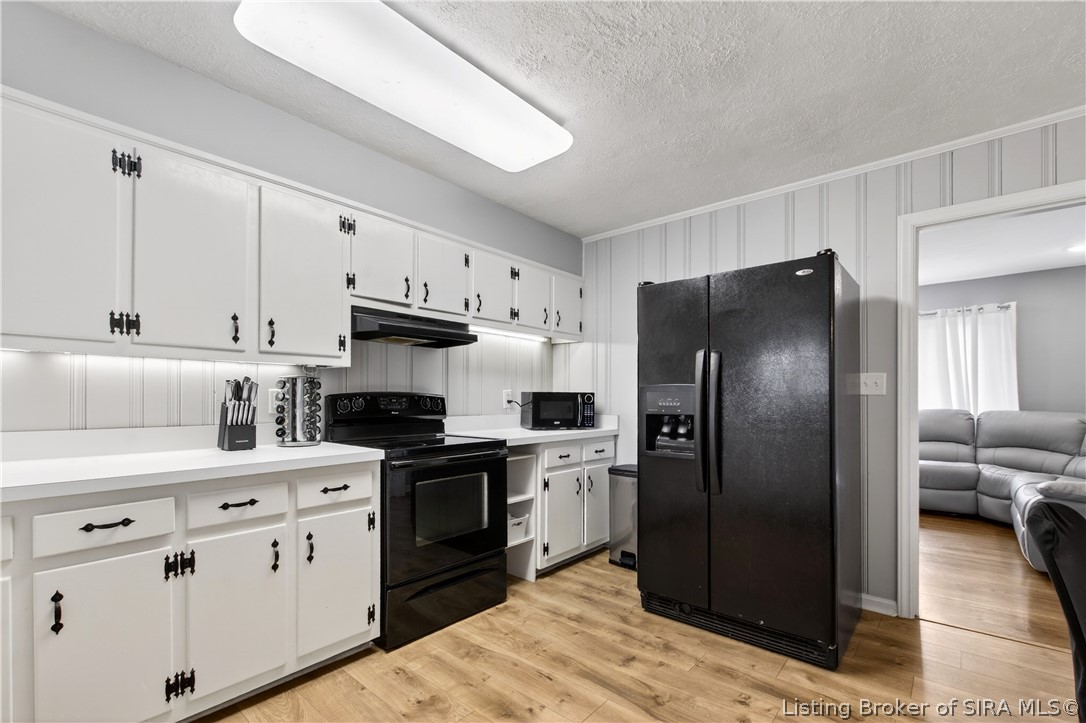 15 Robin Road New Albany, IN 47150 - Photo 13 of 49 Lots of cabinets/storage space