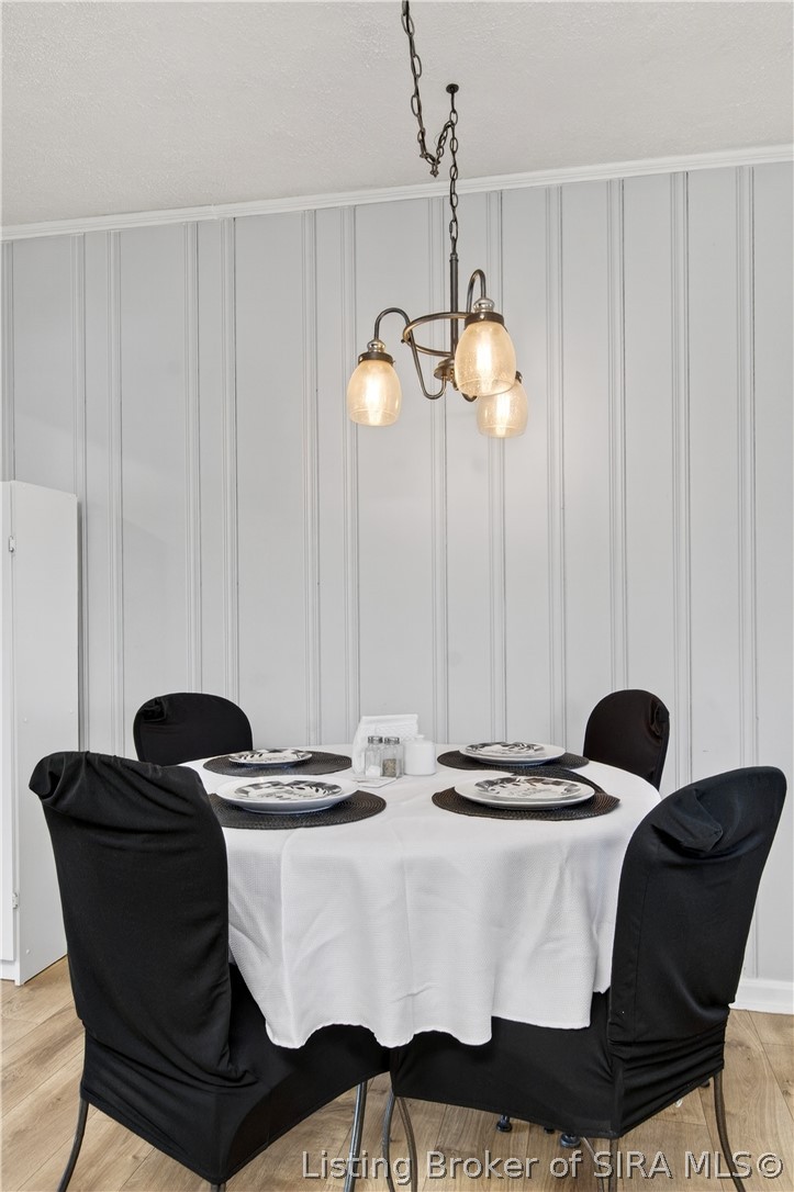 15 Robin Road New Albany, IN 47150 - Photo 14 of 49 Eat-in area with lighting