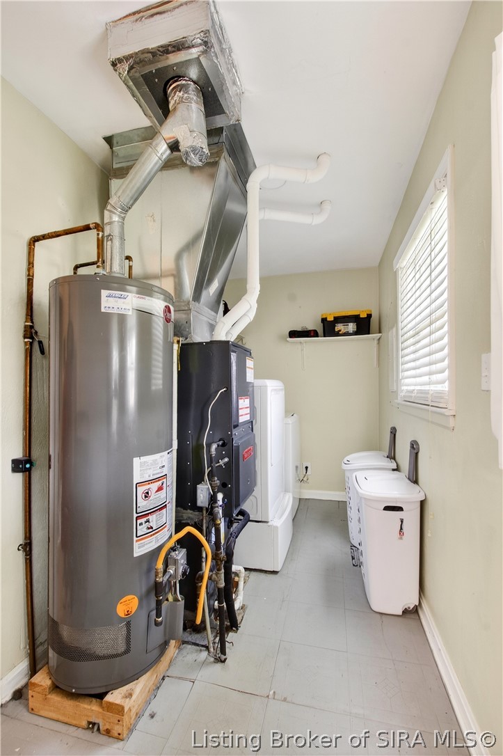 15 Robin Road New Albany, IN 47150 - Photo 35 of 49 Laundry room