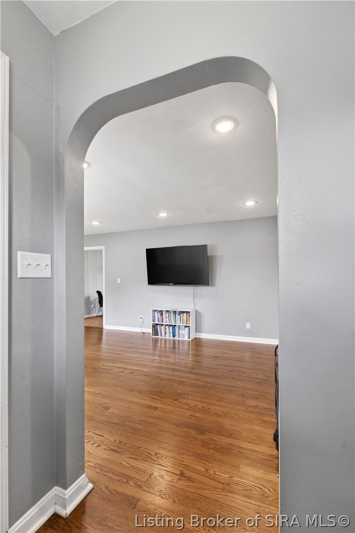 15 Robin Road New Albany, IN 47150 - Photo 6 of 49 Entry to Family Room