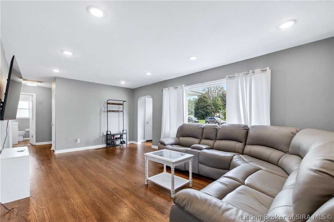 15 Robin Road New Albany, IN 47150 - Photo 8 of 49 Lots of natural light