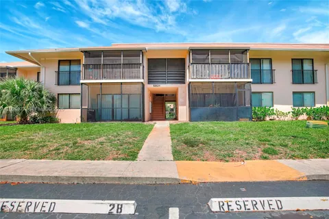 $170,000 | 5821 Washington Street, Unit 30, Hollywood, FL 33023