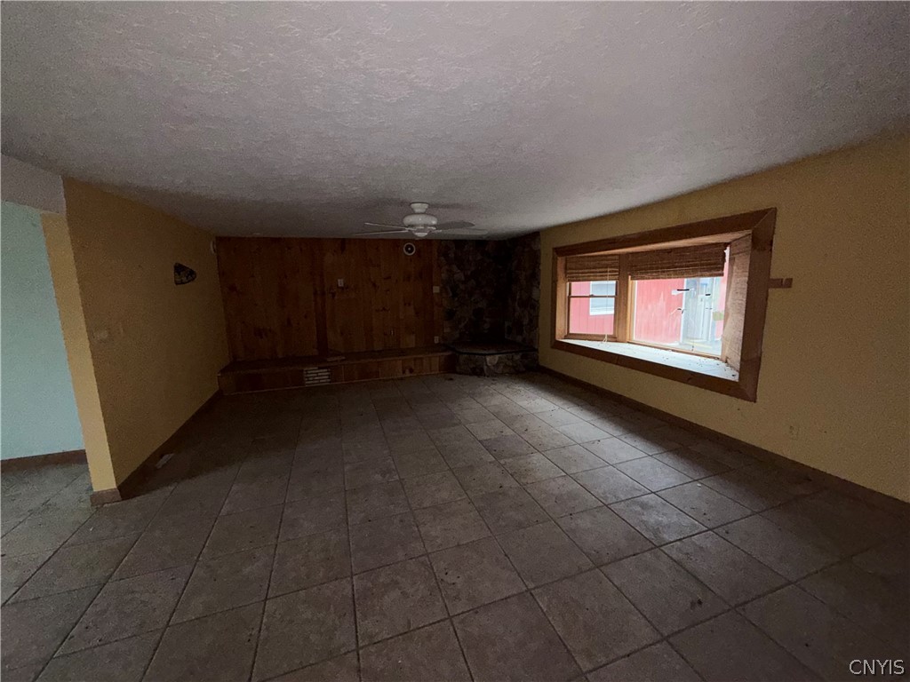 3247 County Rte 57 Volney, NY 13126 - Photo 8 of 24 Family room