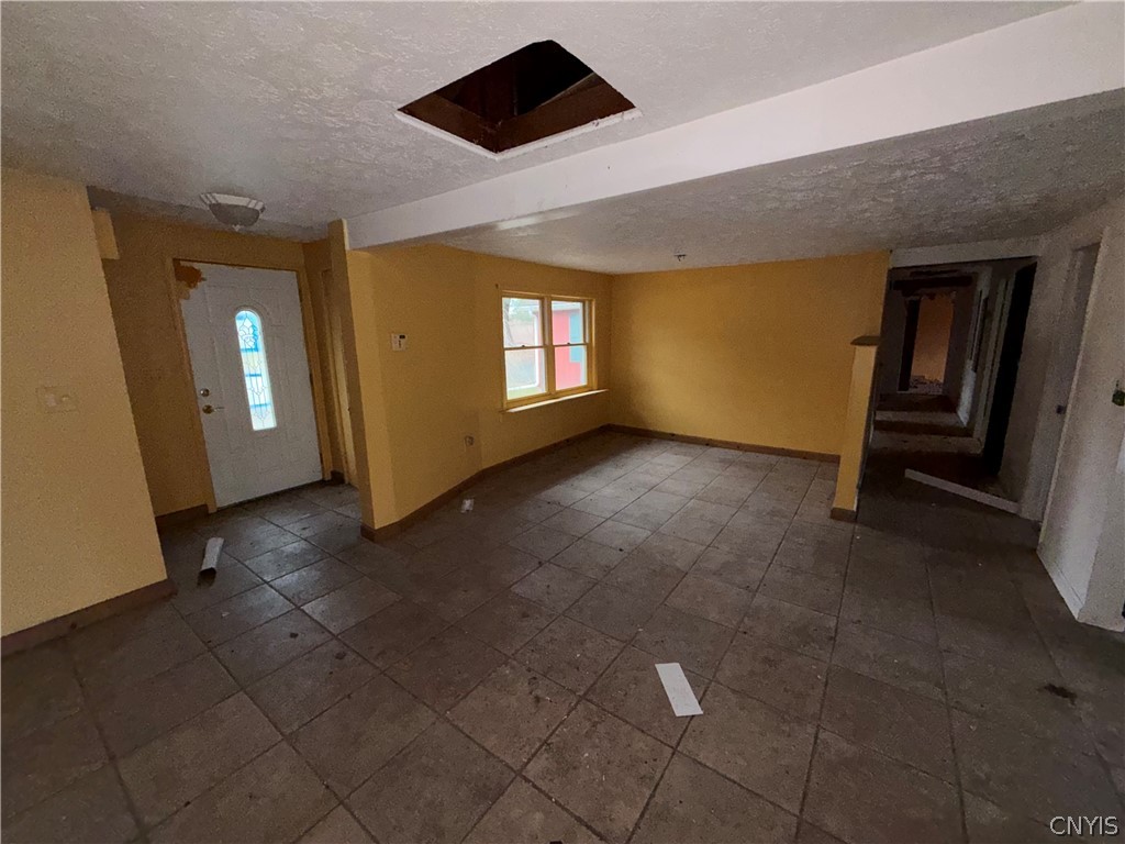 3247 County Rte 57 Volney, NY 13126 - Photo 9 of 24 Front entryway and dining area