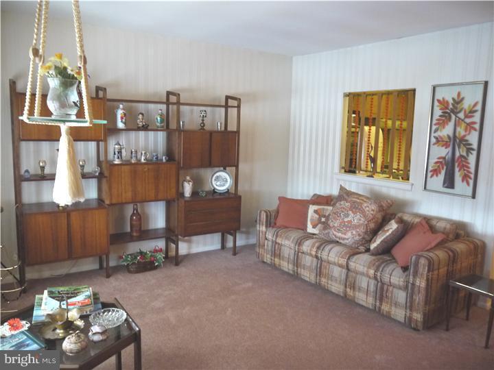 3527 Oakhill Road Philadelphia, PA 19154 - Photo 2 of 21 Gallery Image 2