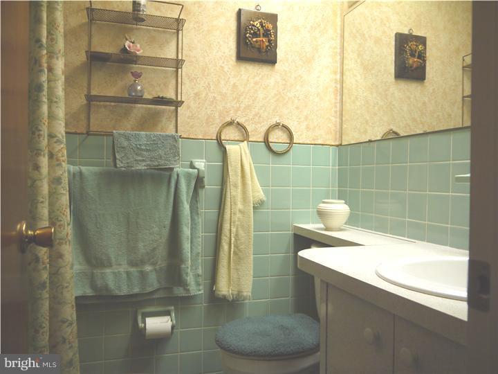 3527 Oakhill Road Philadelphia, PA 19154 - Photo 11 of 21 Gallery Image 11