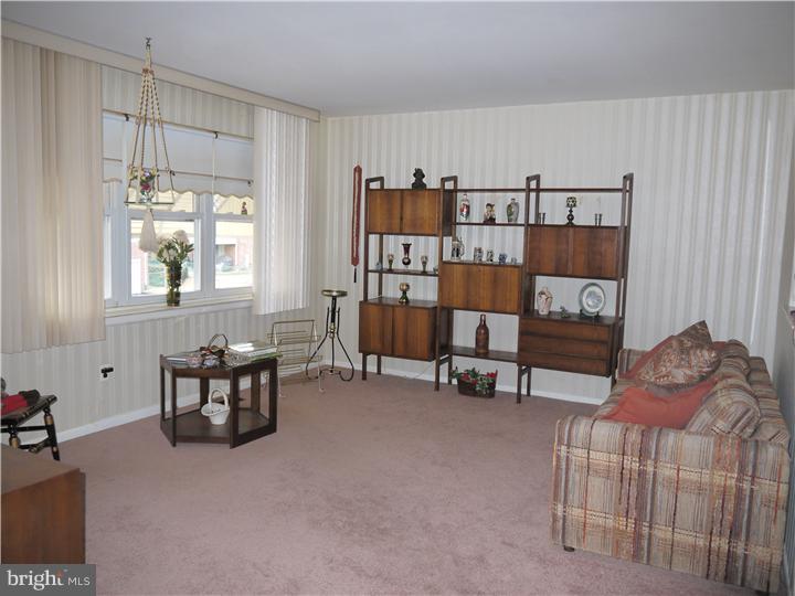 3527 Oakhill Road Philadelphia, PA 19154 - Photo 3 of 21 Gallery Image 3