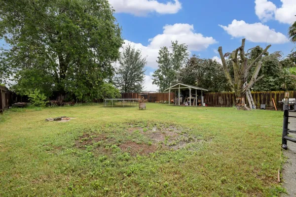 a view of a house with a backyard