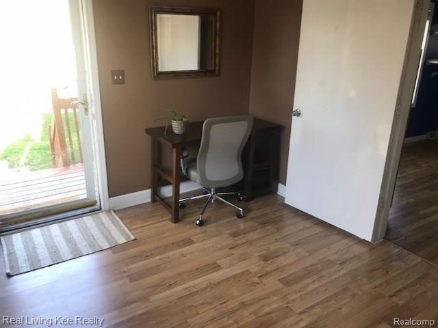 2962 Hartline Drive Rochester, MI 48309 - Photo 2 of 24 IMG_3805.jpg