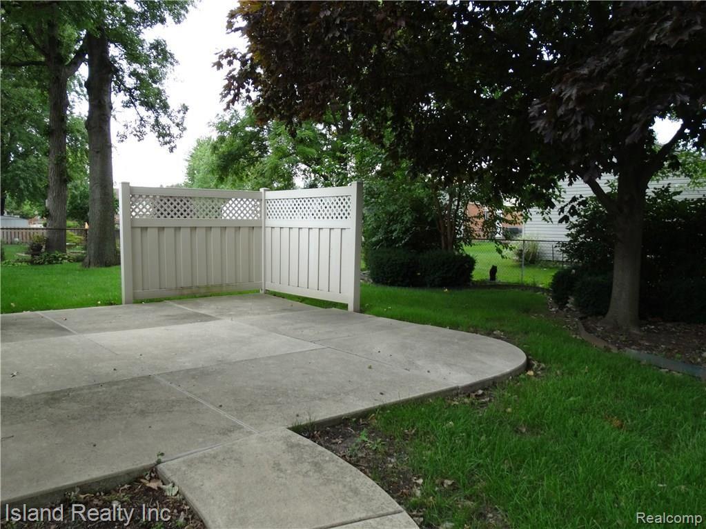 21634 Hall Road Trenton, MI 48183 - Photo 31 of 32 DSC02882.JPG
