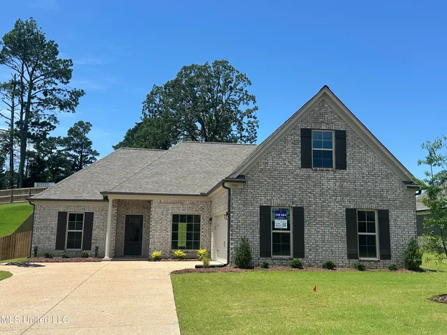 $352,600 | 1781 Benton Drive, Hernando, MS 38651