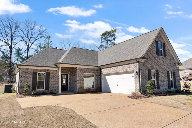 $352,600 | 1781 Benton Drive, Hernando, MS 38651