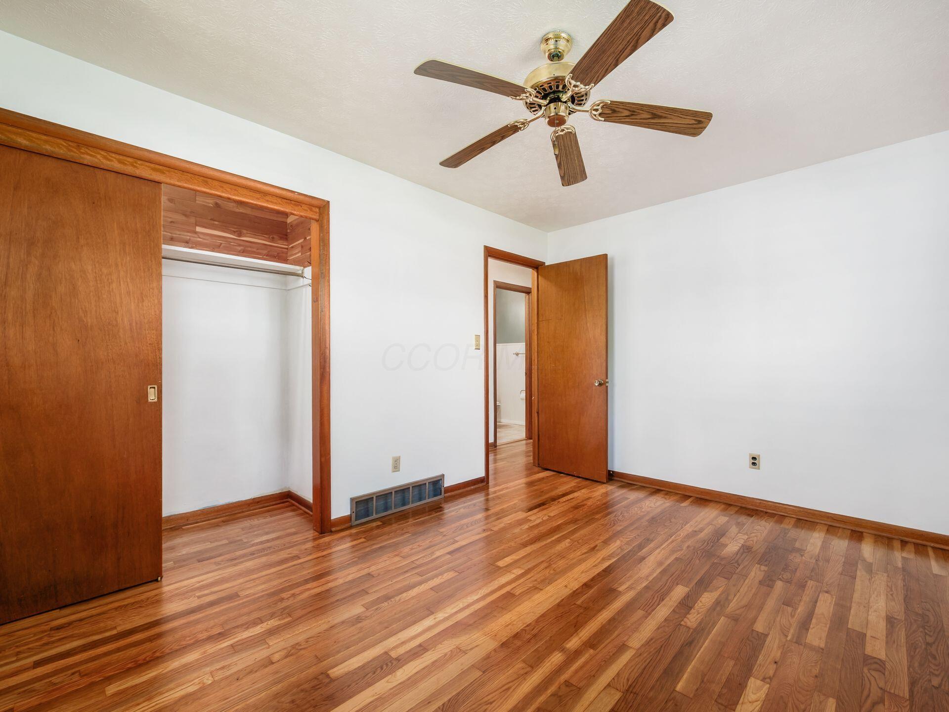432 James Road Columbus, OH 43230 - Photo 20 of 43 020_e50cbc_N 432 James rd 043