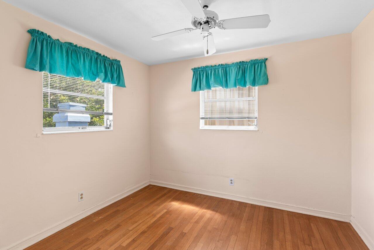 7 Willow Road Tequesta, FL 33469 - Photo 15 of 37 016-7WillowRoad-Jupiter-FL-33469-SMALL