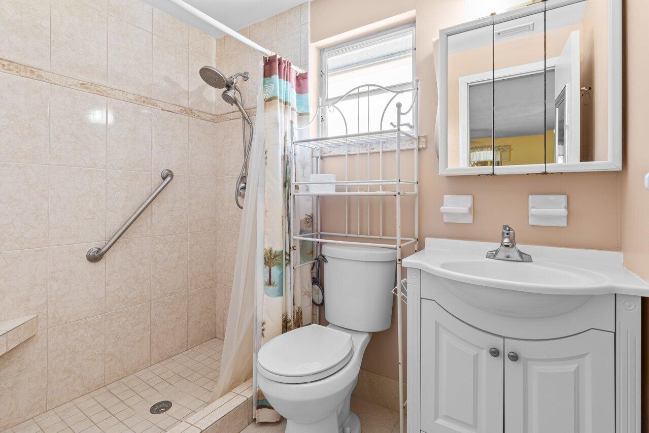 7 Willow Road Tequesta, FL 33469 - Photo 21 of 37 022-7WillowRoad-Jupiter-FL-33469-SMALL