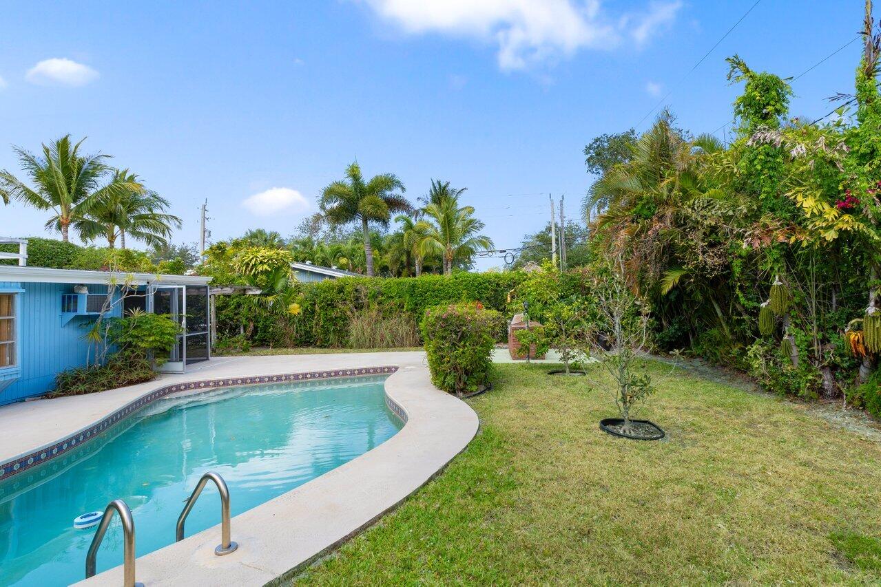 7 Willow Road Tequesta, FL 33469 - Photo 28 of 37 029-7WillowRoad-Jupiter-FL-33469-SMALL