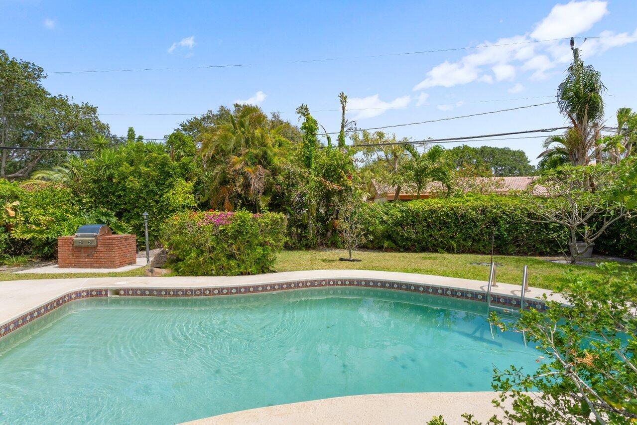 7 Willow Road Tequesta, FL 33469 - Photo 29 of 37 030-7WillowRoad-Jupiter-FL-33469-SMALL