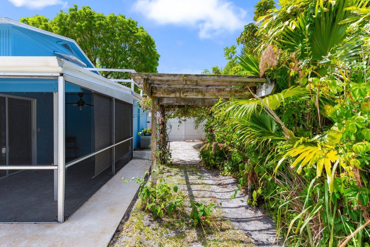 7 Willow Road Tequesta, FL 33469 - Photo 30 of 37 031-7WillowRoad-Jupiter-FL-33469-SMALL
